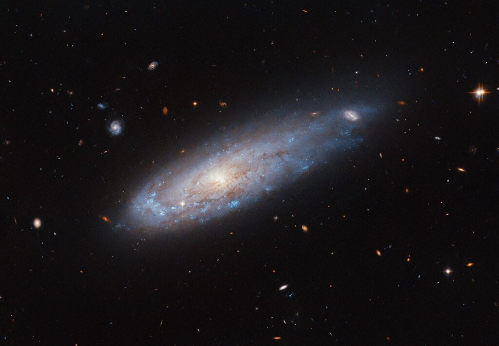 Hubble Ic3225 Potw2443a.jpg