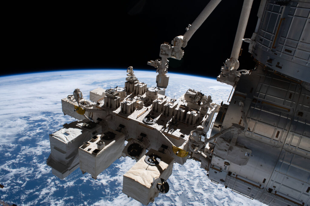 Iss061e143436.jpg