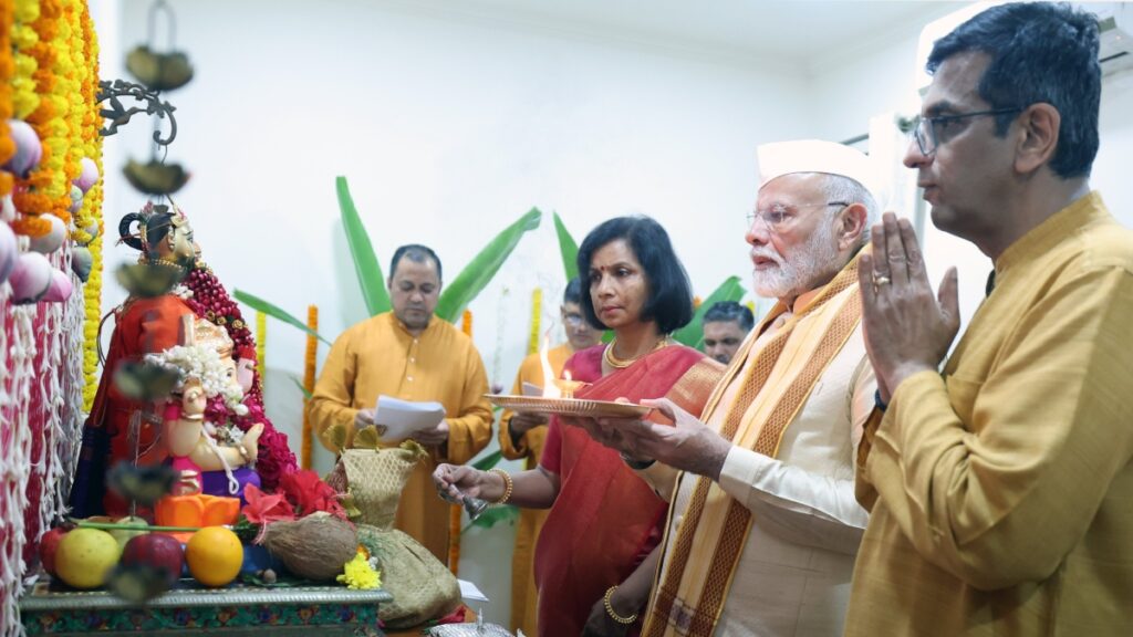 Pm Modi Cji Ganesh Puja 1730107192.jpg