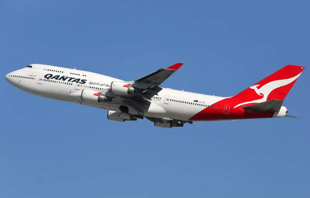 Qantas Plane Returns To Australia Airport Due To Engine Failure Sparks Fire.jpg