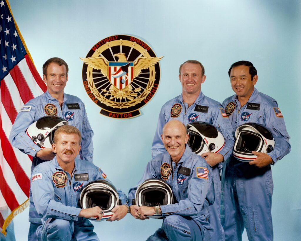 Sts 51c 1 Crew Photo S84 43708.jpg